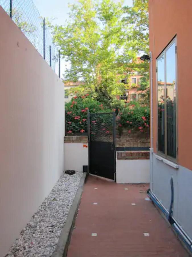 Charming Flat With Terrace Over The Canal Apartment Venice Luaran gambar
