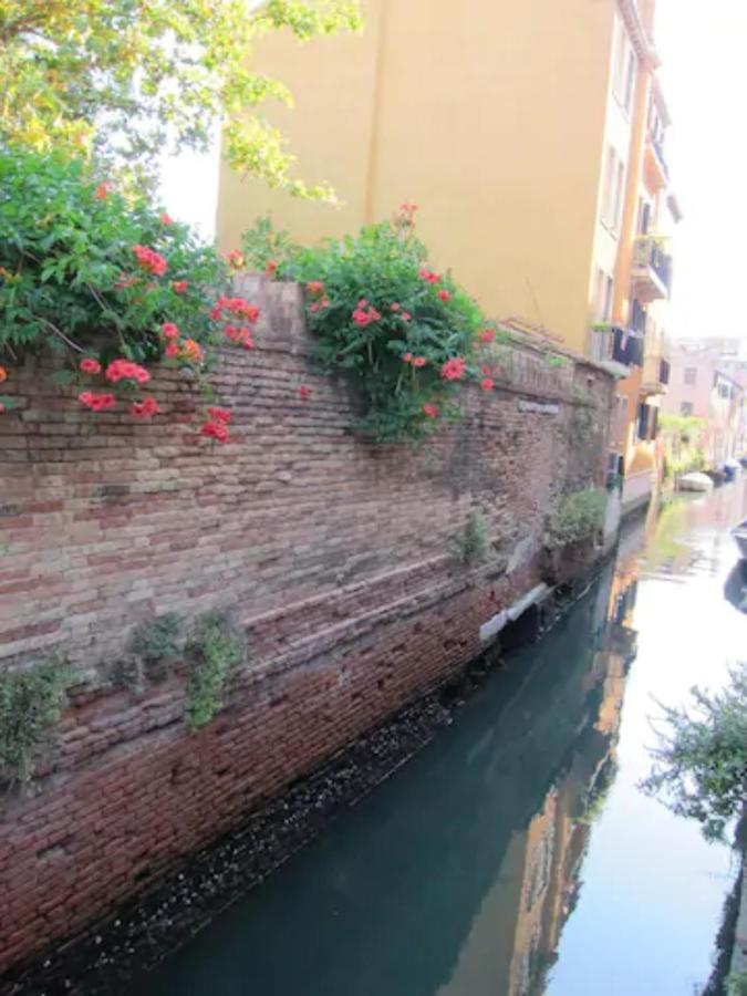 Charming Flat With Terrace Over The Canal Apartment Venice Luaran gambar